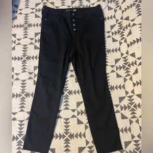 NWT : Extra High Rise Rockstar Super Skinny - Button Fly -Size 20 - Black